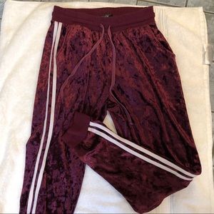 Sreetwear Society/Urban Planet red velvet sweats